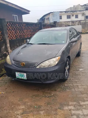 Toyota Camry 2005 Gray