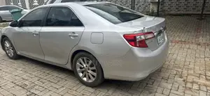 Toyota Camry XLE V6 4dr Sedan (3.5L 6cyl 6A) 2012 Silver