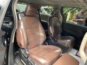 Toyota Sienna 2017 Black