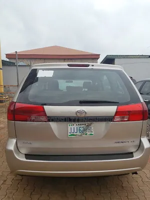 Toyota Sienna CE FWD (3.3L V6 5A) 2004 Silver