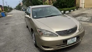 Toyota Camry LE 4dr Sedan (2.4L 4cyl 5M) 2003 Gold