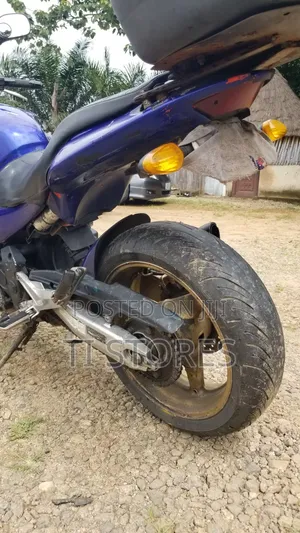 Honda CB 2005 Blue