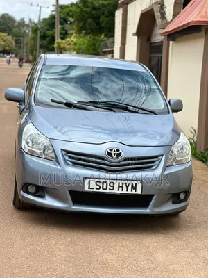 Toyota Verso 2010 Blue