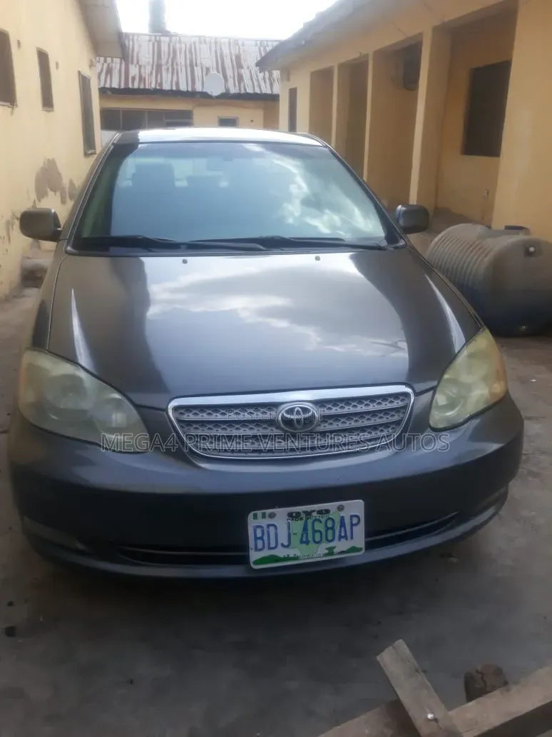 Toyota Corolla 2005 Gray