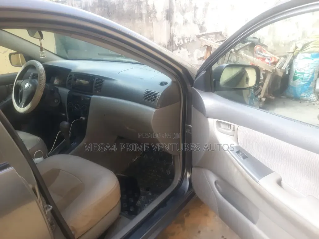 Toyota Corolla 2005 Gray