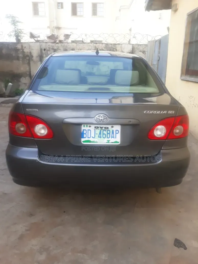 Toyota Corolla 2005 Gray