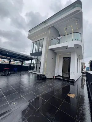 5bdrm House in Off Lekki-Epe Expressway for sale