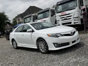 Toyota Camry XLE V6 4dr Sedan (3.5L 6cyl 6A) 2013 White