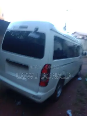 Toyota HiAce 2018 White