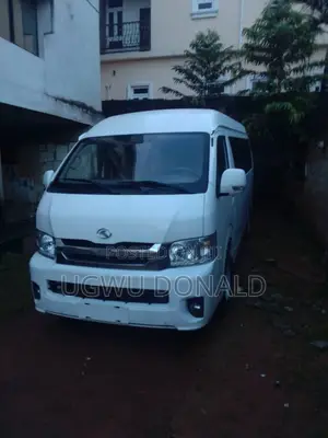 Toyota HiAce 2018 White