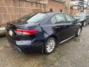 Toyota Corolla SE 2020 Blue