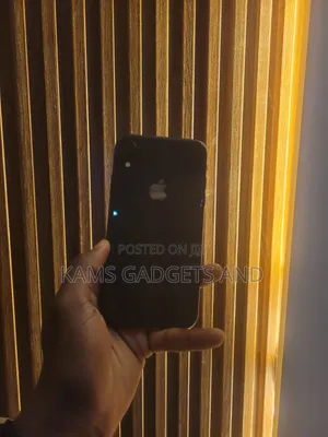 Apple iPhone XR 64 GB Red