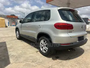 Volkswagen Tiguan S 4Motion 4dr SUV AWD (2.0L 4cyl Turbo 6A) 2014