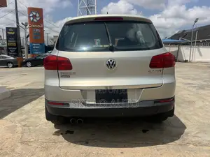 Volkswagen Tiguan S 4Motion 4dr SUV AWD (2.0L 4cyl Turbo 6A) 2014