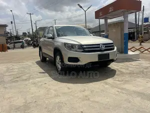 Volkswagen Tiguan S 4Motion 4dr SUV AWD (2.0L 4cyl Turbo 6A) 2014