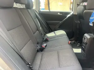Volkswagen Tiguan S 4Motion 4dr SUV AWD (2.0L 4cyl Turbo 6A) 2014