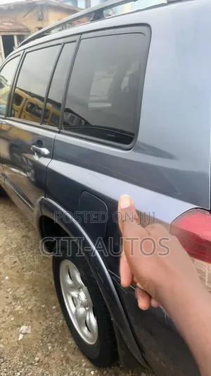 Toyota Highlander 2004 Blue