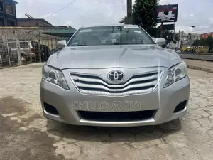 Toyota Camry LE 4dr Sedan (2.5L 4cyl 6AM) 2010