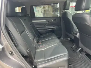 Toyota Highlander XLE 4x2 V6 (3.5L 6cyl 8A) 2018 Gray