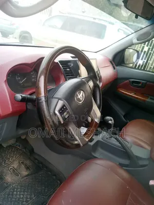 Toyota Hilux 2022 Black
