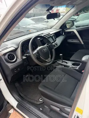 Toyota RAV4 LE AWD (2.5L 4cyl 6A) 2016 White