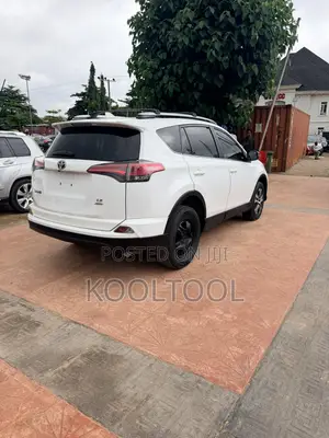 Toyota RAV4 LE AWD (2.5L 4cyl 6A) 2016 White