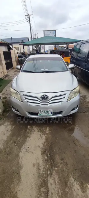 Toyota Camry LE 4dr Sedan (2.5L 4cyl 6A) 2011 Silver