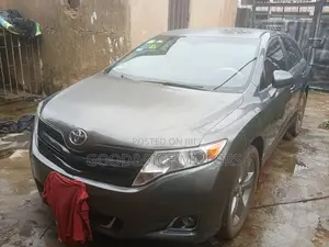 Toyota Venza LE 2010 Gray