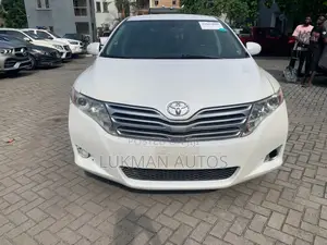 Toyota Venza XLE 2011 White