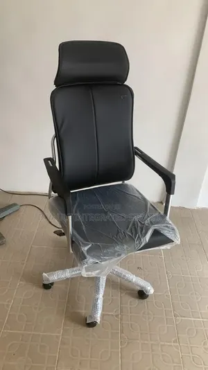 Modern Office Chair/ Swivel Chair.