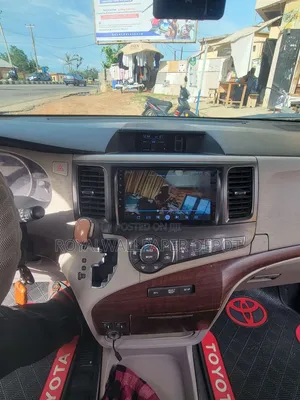 Toyota Sienna 2013 Silver