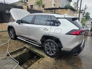 Toyota RAV4 2025 White