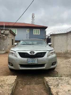 Toyota Camry 2011 Silver