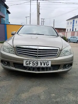 Mercedes-Benz C250 2009 Gold