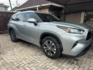 Toyota Highlander 2021 Silver
