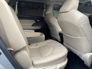 Toyota Highlander XLE 2021 Silver