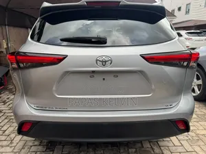 Toyota Highlander XLE 2021 Silver