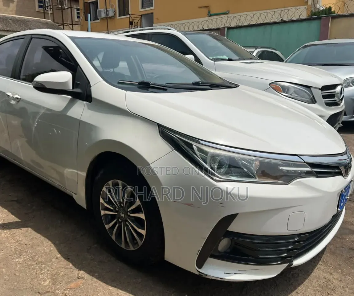 Toyota Corolla 2019 White