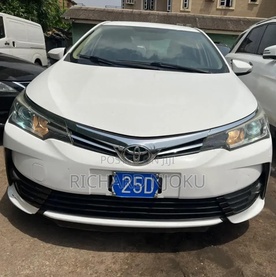 Toyota Corolla 2019 White