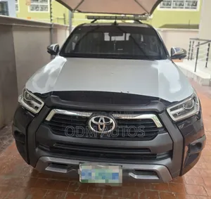 New Toyota Hilux 2023 Blue