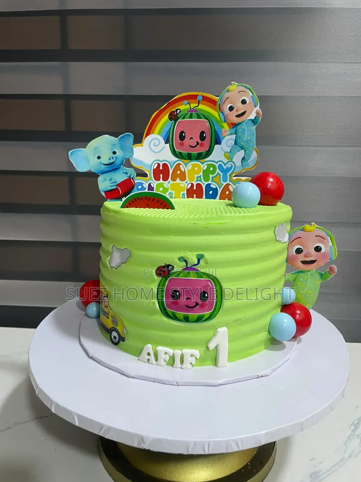 Cakes and Fresh Meals