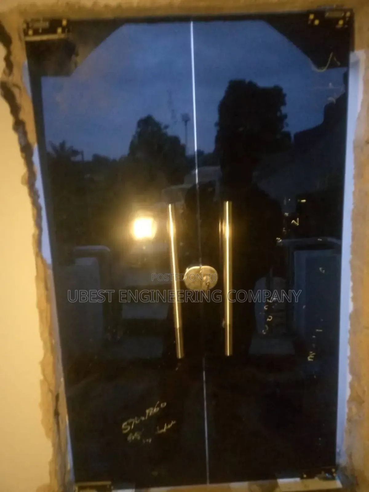 Strong and Durable Glass Door
