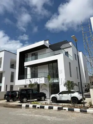 6bdrm Villa in Lekki Phase 1 for sale