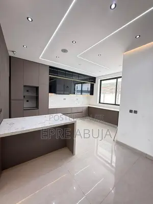 6bdrm Villa in Lekki Phase 1 for sale