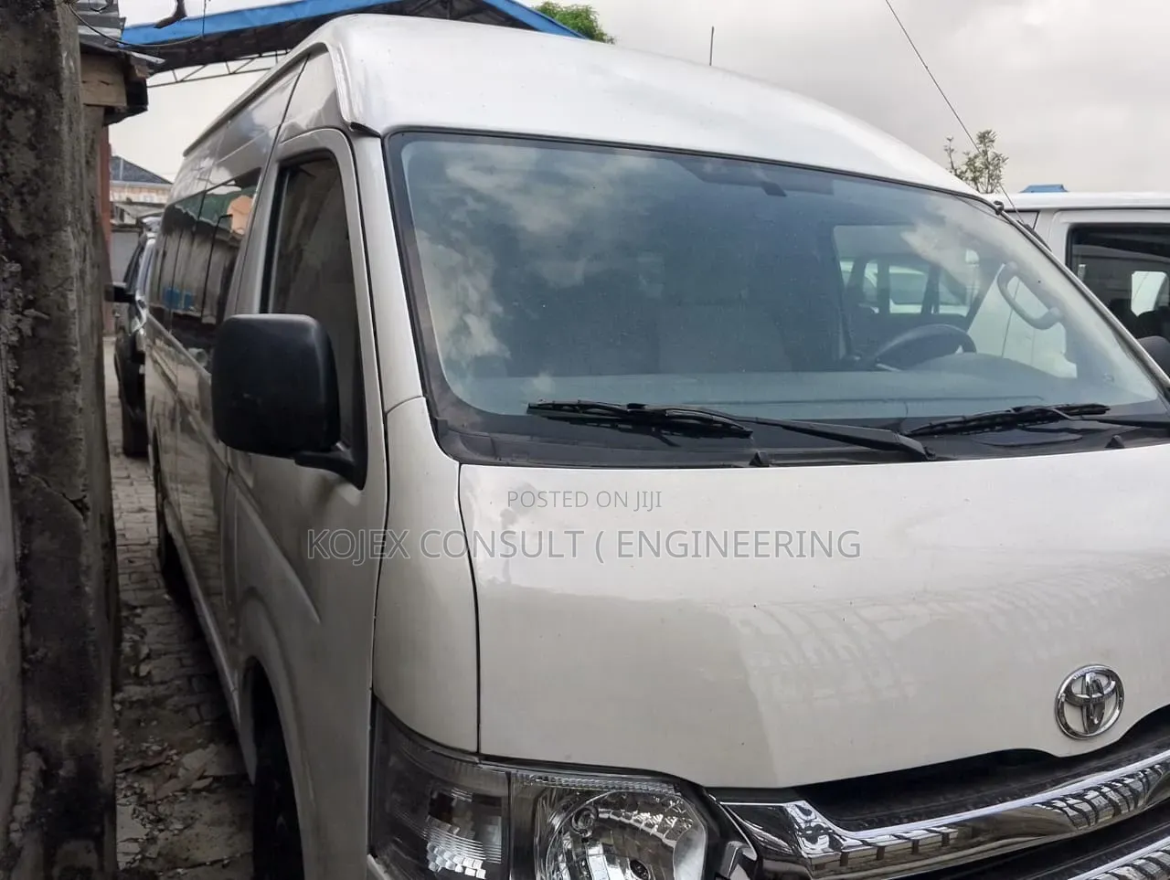 Toyota HiAce 2014 White