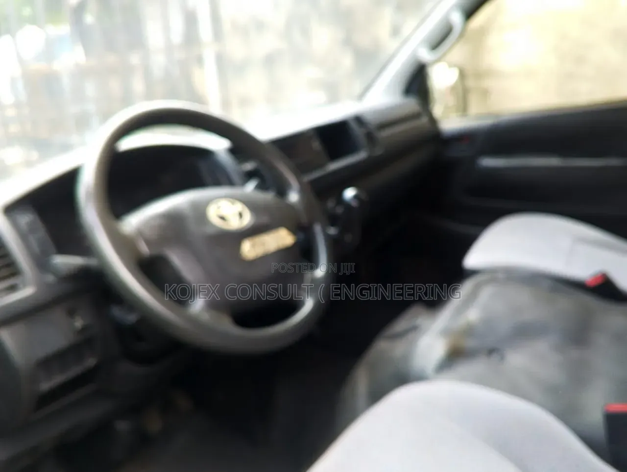 Toyota HiAce 2014 White