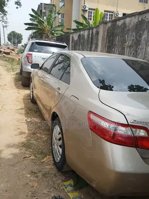Toyota Camry 2009 Gold