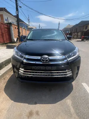 Toyota Highlander LE Plus 4x4 V6 (3.5L 6cyl 8A) 2017 Black