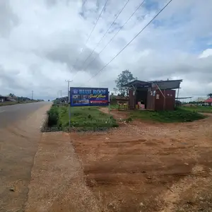 4 Plots of Land in a Nice Area