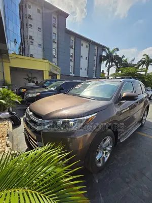 Toyota Highlander 2018 Brown